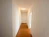 Wohnen mit Wohlfühlfaktor- gemütliche 2 Zimmer Wohnung zentral in Bischofsheim! - Flur.jpg